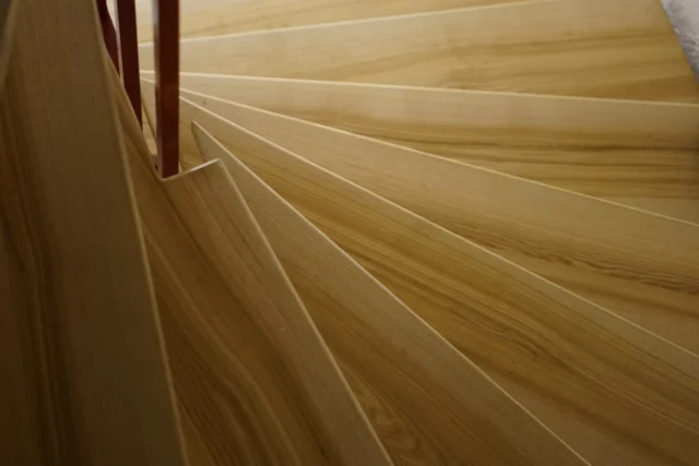 🌳 Introducing American White Ash!
Known for its strength, straight grain, and versatility, American White Ash (Fraxinus americana) is the ideal choice for internal joinery, skirting, architraves, and staircases. With a density of 670kg/m³, this kiln-dried, square edge FAS-grade wood is durable enough for intricate woodwork while easy to work with. 💪At New World Timber, we source only the best quality white ash, ensuring that your projects stand the test of time. 🌟Ready to upgrade your next project? Contact us today for top-quality timber!
#AmericanWhiteAsh #JoineryWood #TimberSupplies #UKWoodworking #Craftsmanship #NewWorldTimber